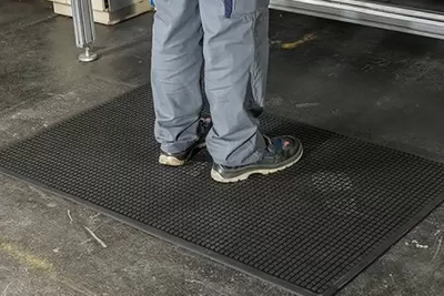 Optimising Workplace Comfort and Safety with Anti-fatigue Matting